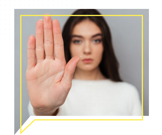 Mulher com a mão estendida em sinal de pare, simbolizando o enfrentamento ao assédio moral e sexual. Imagem representa o Programa de Prevenção e Enfrentamento ao Assédio do IBEGESP